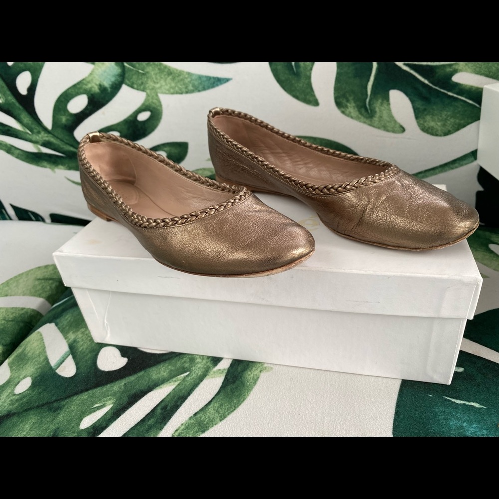 Braided metallic Chloe flats